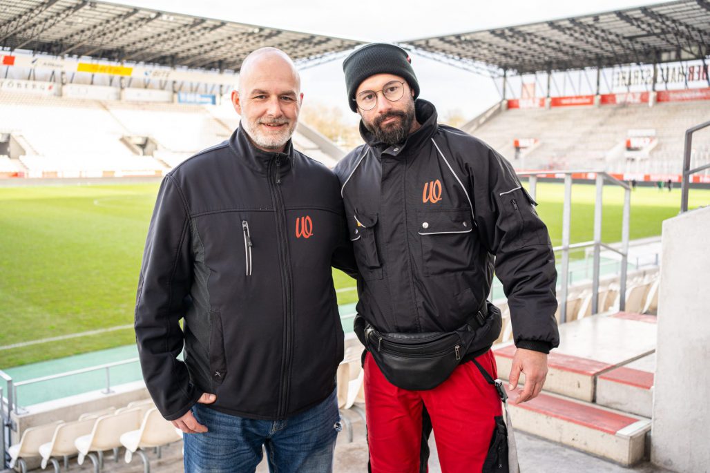 Guido Bischoff und Ümit Etcibasi leiten das Reinigungsteam an der Hafenstraße.